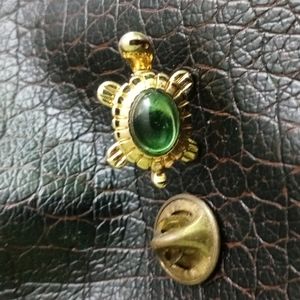 Turtle fashion pin or tie tac